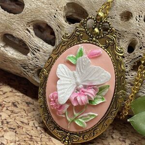 GOLD  3D BUTTERFLY CAMEO Pink  PENDANT NECKLACE Victorian Style Birthday gift